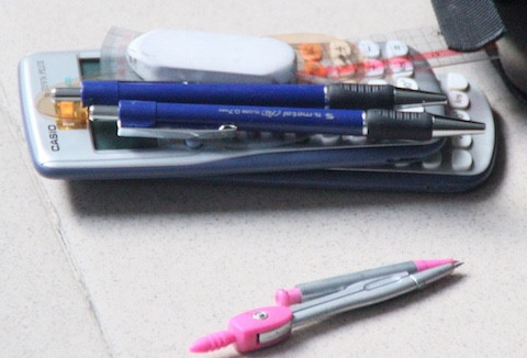 Những vật dụng thí sinh được đem vào phòng thi (Ảnh: vietnamnet.vn) Những vật dụng thí sinh được đem vào phòng thi (Ảnh: vietnamnet.vn)