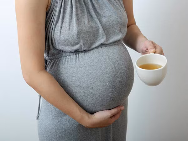 Những loại đồ ăn và uống có thể gây hại cho bà bầu, thai nhi ảnh 2