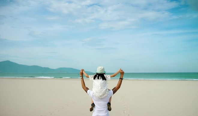 Cha dạy con kỹ năng nhìn nhận cuộc sống, tình yêu, hạnh phúc, thành công (Ảnh: news.zing.vn) Cha dạy con kỹ năng nhìn nhận cuộc sống, tình yêu, hạnh phúc, thành công (Ảnh: news.zing.vn)