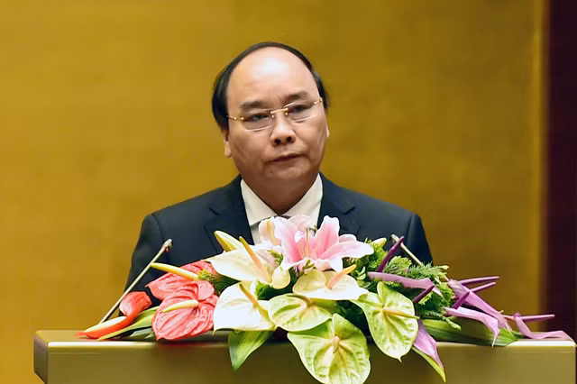 Thủ tướng Chính phủ Nguyễn Xuân Phúc trình Quốc hội xem xét phê chuẩn miễn nhiệm một số thành viên Chính phủ