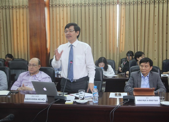 PGS Trần Văn Tớp – Phó Hiệu trưởng Trường ĐH Bách khoa Hà Nội trình bày về Đề án tuyển sinh theo nhóm trường trong buổi họp báo sáng 7/4 (Ảnh: Thùy Linh) PGS Trần Văn Tớp – Phó Hiệu trưởng Trường ĐH Bách khoa Hà Nội trình bày về Đề án tuyển sinh theo nhóm trường trong buổi họp báo sáng 7/4 (Ảnh: Thùy Linh)