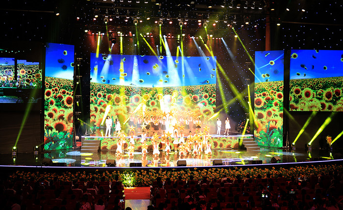 Toàn cảnh chương trình “Sữa học đường- Vì tầm vóc Việt” tạiquy mô đầu cầu Hà Nội. Toàn cảnh chương trình “Sữa học đường- Vì tầm vóc Việt” tạiquy mô đầu cầu Hà Nội.