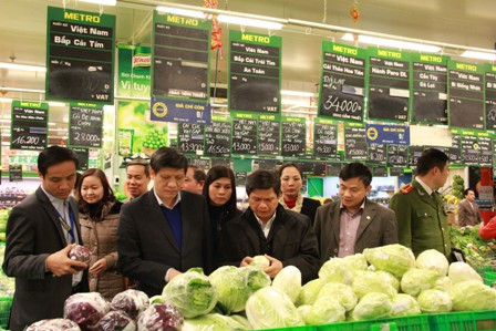 Đoàn lãnh đạo Bộ Y tế và Cục An toàn thực phẩm thanh tra an toàn thực phẩm tại siêu thị Metro - ảnh nguồn Cục An toàn thực phẩm. Đoàn lãnh đạo Bộ Y tế và Cục An toàn thực phẩm thanh tra an toàn thực phẩm tại siêu thị Metro - ảnh nguồn Cục An toàn thực phẩm.