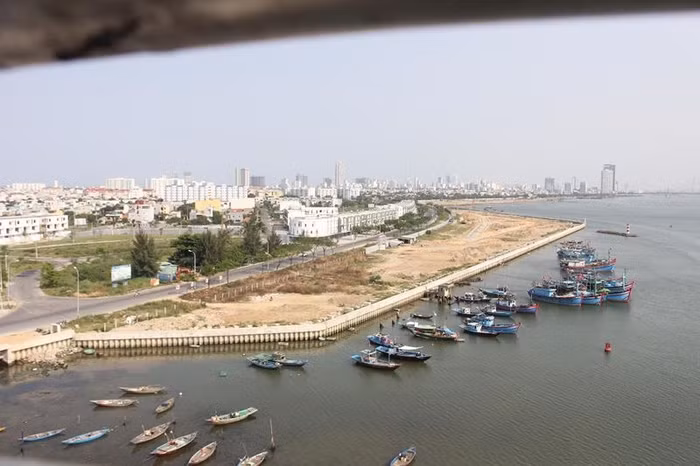 Dự án ven sông Hàn Marina Complex đang bị tạm dừng. Ảnh: AN Dự án ven sông Hàn Marina Complex đang bị tạm dừng. Ảnh: AN