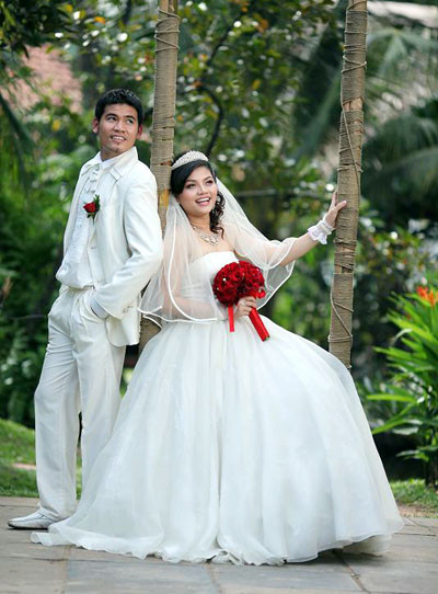 Với khả năng công thủ toàn diện, Quang Thanh luôn hoàn thành tốt khâu phòng ngự và thường xuyên tham gia tấn công hiệu quả. Hậu vệ 27 tuổi này sở hữu cái chân phải khéo léo, anh có thể tạt bóng từ biên vào tạo điều kiện cho đồng đội ghi bàn vừa có thể xâm nhập khu trung tuyến và tung ra những cú dứt điểm hiểm hóc. Sở dĩ phong độ của Thanh ổn định như vậy là nhờ một phần lớn công sức của Thúy An, người luôn bên cạnh cỗ vũ, động viên Thanh mỗi khi gặp khó khăn. Với khả năng công thủ toàn diện, Quang Thanh luôn hoàn thành tốt khâu phòng ngự và thường xuyên tham gia tấn công hiệu quả. Hậu vệ 27 tuổi này sở hữu cái chân phải khéo léo, anh có thể tạt bóng từ biên vào tạo điều kiện cho đồng đội ghi bàn vừa có thể xâm nhập khu trung tuyến và tung ra những cú dứt điểm hiểm hóc. Sở dĩ phong độ của Thanh ổn định như vậy là nhờ một phần lớn công sức của Thúy An, người luôn bên cạnh cỗ vũ, động viên Thanh mỗi khi gặp khó khăn.