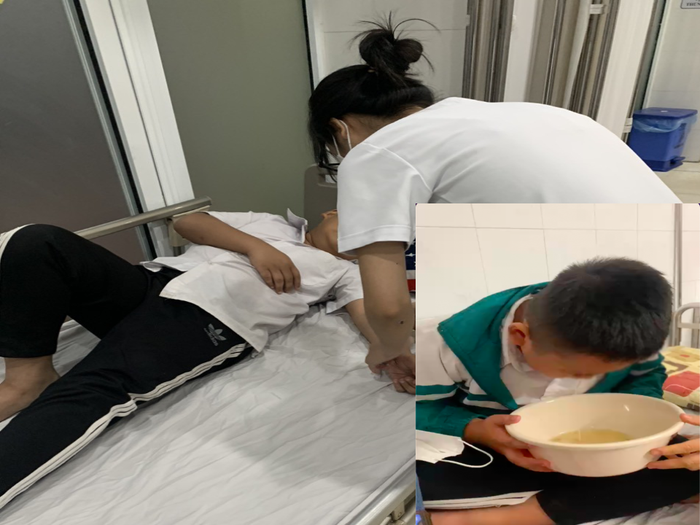 Học sinh C.Q.T phải nhập viện sau khi bị phụ huynh vào trường hành hung. Thời điểm nhập viện học sinh này có biểu hiện sợ hãi và nôn ói nhiều. Ảnh: Gia đình cung cấp
