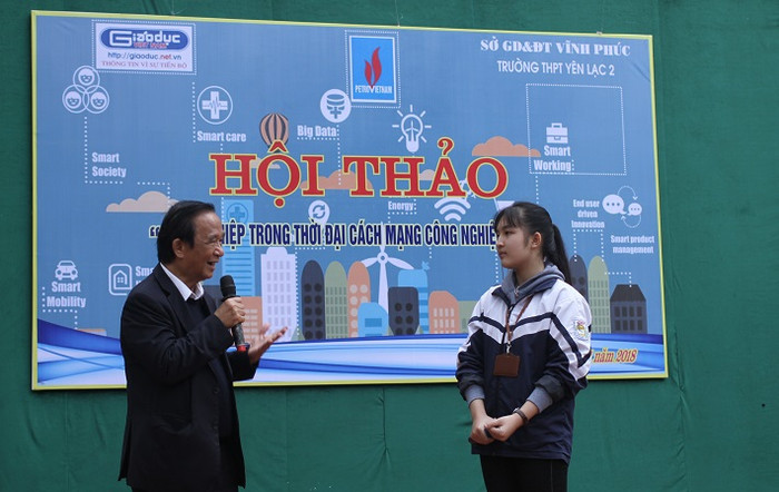 Cô học trò Doãn Thu Trang nghĩ: “Nếu chúng ta nỗ lực hết mình thì không có công việc này sẽ có công việc khác phù hợp, cánh cửa này đóng lại thì sẽ có cánh cửa khác mở ra...". (Ảnh: Thùy Linh) Cô học trò Doãn Thu Trang nghĩ: “Nếu chúng ta nỗ lực hết mình thì không có công việc này sẽ có công việc khác phù hợp, cánh cửa này đóng lại thì sẽ có cánh cửa khác mở ra...". (Ảnh: Thùy Linh)