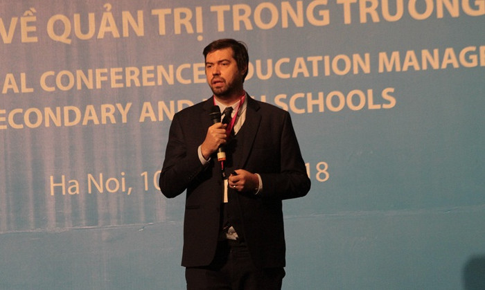 Ông Alan Schneitz - chuyên gia giáo dục Phần Lan cho hay, trong cuộc đổi mới giáo dục để trở thành quốc gia có nền giáo dục tiên tiến, quốc gia này đã tìm cách thay đổi để môi trường học trở nên thân thiện hơn với học sinh. (Ảnh: Thùy Linh) Ông Alan Schneitz - chuyên gia giáo dục Phần Lan cho hay, trong cuộc đổi mới giáo dục để trở thành quốc gia có nền giáo dục tiên tiến, quốc gia này đã tìm cách thay đổi để môi trường học trở nên thân thiện hơn với học sinh. (Ảnh: Thùy Linh)