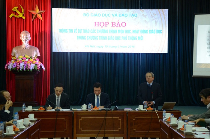 Bộ Giáo dục và Đào tạo đang công bố dự thảo chương trình môn học, hoạt động giáo dục trong chương trình giáo dục phổ thông mới. (Ảnh: Thùy Linh) Bộ Giáo dục và Đào tạo đang công bố dự thảo chương trình môn học, hoạt động giáo dục trong chương trình giáo dục phổ thông mới. (Ảnh: Thùy Linh)