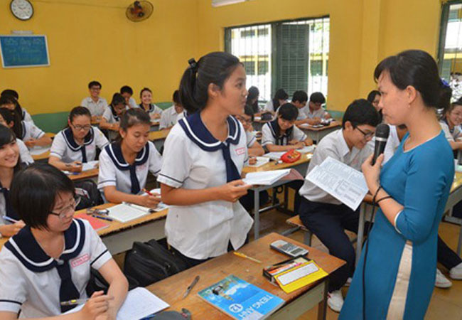 Hiệu trưởng trường Niels Brock (Đan Mạch) khuyến khích rằng các giáo viên, giảng viên Việt Nam cần “lười” đi một chút trong quá trình giảng dạy để tạo điều kiện cho học sinh, sinh viên hoạt động tích cực hơn. (Ảnh minh họa: VTV.vn) Hiệu trưởng trường Niels Brock (Đan Mạch) khuyến khích rằng các giáo viên, giảng viên Việt Nam cần “lười” đi một chút trong quá trình giảng dạy để tạo điều kiện cho học sinh, sinh viên hoạt động tích cực hơn. (Ảnh minh họa: VTV.vn)
