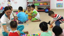 Theo lãnh đạo Bộ Giáo dục và Đào tạo: "Nhận trẻ từ 3 tháng (hay 6 tháng tuổi trở lên) đều không gặp khó khăn vì cơ sở vật chất dành cho độ tuổi trẻ nhỏ không tốn kém hơn trẻ mẫu giáo" (Ảnh minh họa: VTV.vn) Theo lãnh đạo Bộ Giáo dục và Đào tạo: "Nhận trẻ từ 3 tháng (hay 6 tháng tuổi trở lên) đều không gặp khó khăn vì cơ sở vật chất dành cho độ tuổi trẻ nhỏ không tốn kém hơn trẻ mẫu giáo" (Ảnh minh họa: VTV.vn)