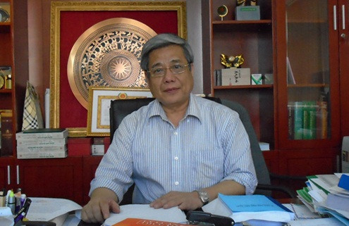 Theo Giáo sư Vũ Minh Giang: “Tích hợp” môn Lịch sử và Địa lý là cần thiết, nhưng chỉ là sự cắt ghép giản đơn 2 bộ môn Địa lý, Lịch sử thành 1 cuốn sách giáo khoa thì chẳng khác nào “đồng sàng dị mộng”. (Ảnh do Giáo sư Vũ Minh Giang cung cấp) Theo Giáo sư Vũ Minh Giang: “Tích hợp” môn Lịch sử và Địa lý là cần thiết, nhưng chỉ là sự cắt ghép giản đơn 2 bộ môn Địa lý, Lịch sử thành 1 cuốn sách giáo khoa thì chẳng khác nào “đồng sàng dị mộng”. (Ảnh do Giáo sư Vũ Minh Giang cung cấp)