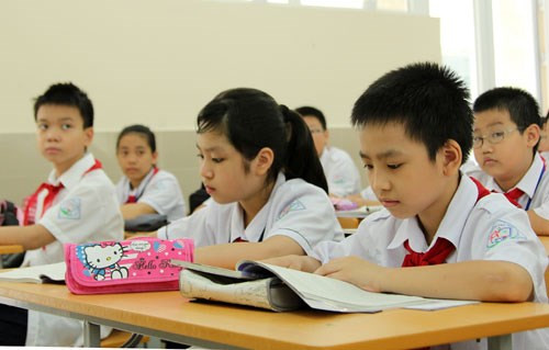 Từ khi áp dụng Thông tư 22 (trước là Thông tư 30), kỹ năng làm bài thi của học sinh Tiểu học rất kém nên vào lớp 6 nhiều học sinh không biết cách làm bài thi. (Ảnh minh họa: Báo Hà Nội mới) Từ khi áp dụng Thông tư 22 (trước là Thông tư 30), kỹ năng làm bài thi của học sinh Tiểu học rất kém nên vào lớp 6 nhiều học sinh không biết cách làm bài thi. (Ảnh minh họa: Báo Hà Nội mới)