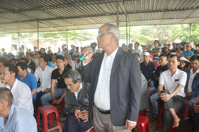 Người dân bức xúc vì chính quyền thành phố chậm giải quyết vấn đề ô nhiễm do hai nhà máy thép gây ra. Ảnh: AN