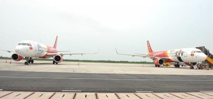 Tàu bay Vietjet rực rõ tại Cảng hàng không Cát Bi. Tàu bay Vietjet rực rõ tại Cảng hàng không Cát Bi.
