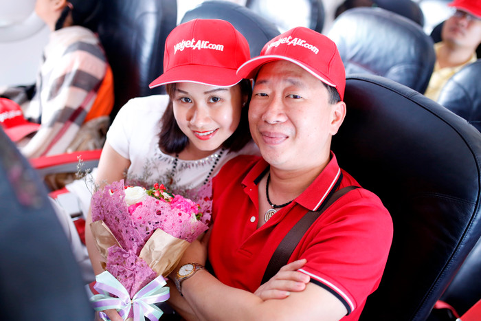 Hành khách vui vẻ trên chuyến bay Vietjet. Hành khách vui vẻ trên chuyến bay Vietjet.