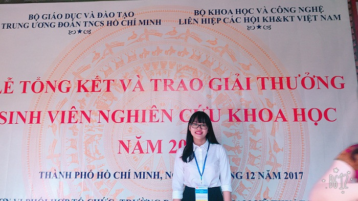 Nguyễn Hồng Minh trong một lần nhận giải thưởng sinh viên nghiên cứu khoa học (Ảnh nhân vật cung cấp) Nguyễn Hồng Minh trong một lần nhận giải thưởng sinh viên nghiên cứu khoa học (Ảnh nhân vật cung cấp)