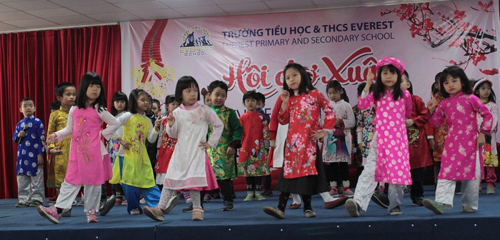 Các tiết mục văn nghệ đặc sắc chào mừng hội chợ