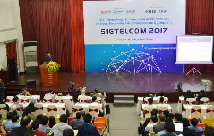 Các chuyên gia công nghệ hàng đầu thế giới cùng chia sẻ những nghiên cứu mới nhất về xử lý tín hiệu, viễn thông. Ảnh: An Nguyên