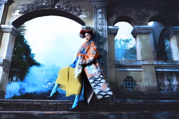 Trong bức hình lần này, chân dài Kha Mỹ Vân được giám khảo nhắc là cần phải biểu cảm hơn nữa, sắc hơn và lạnh hơn, đúng với tinh thần và cá tính của một người mẫu.