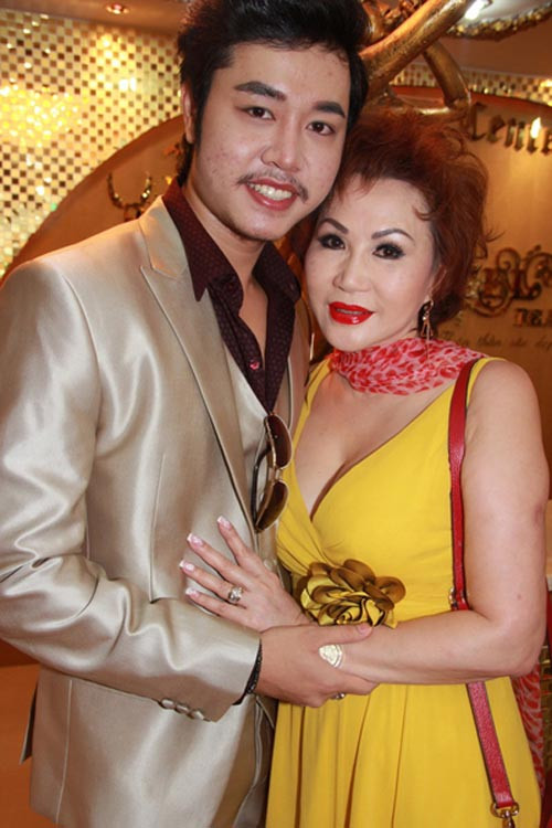 Hoàng Việt và người yêu U60 Hoàng Việt và người yêu U60