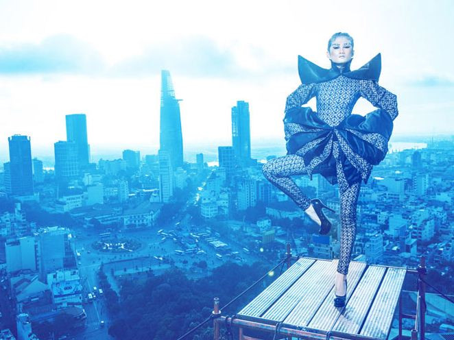 Kha Mỹ Vân tiếp tục nhận được sự khen ngợi của các thành viên trong Ban giám khảo. Trên độ cao 200m, Mỹ Vân vẫn chủ động tạo dáng và bình tĩnh trong từng bước di chuyển. Cô khiến giám khảo Xuân Lan hài lòng với tư thế co một chân, giữ thăng bằng và nhìn xoáy sâu vào ống kính. Tuần này Mỹ Vân đã có một bức hình khá đẹp.