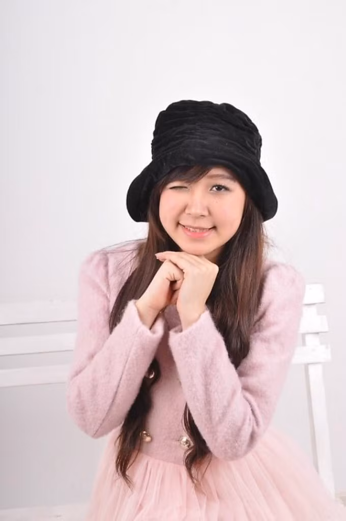 Cách đây không lâu, Oanh đã đạt giải Tài năng cuộc thi Gương mặt SV (Facelook 2012). Cách đây không lâu, Oanh đã đạt giải Tài năng cuộc thi Gương mặt SV (Facelook 2012).