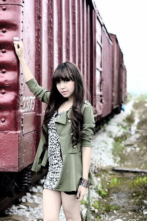 Kim Oanh chia sẻ: "Lúc đầu nhận lời quay clip, mình chỉ muốn góp một phần nhỏ bé và hy vọng sẽ giúp mọi người sẽ hiểu thêm và yêu quý con người, mảnh đất xứ Thanh chứ không lớn lao đến mức thay đổi suy nghĩ đã trở thành định kiến lâu nay". Kim Oanh chia sẻ: "Lúc đầu nhận lời quay clip, mình chỉ muốn góp một phần nhỏ bé và hy vọng sẽ giúp mọi người sẽ hiểu thêm và yêu quý con người, mảnh đất xứ Thanh chứ không lớn lao đến mức thay đổi suy nghĩ đã trở thành định kiến lâu nay".