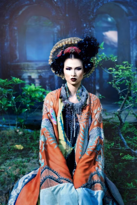 Thí sinh Cao Thị Thiên Trang có cách tạo dáng rất đơn giản, rất dung dị, vừa đủ độ căng người nhưng không quá gồng cứng.