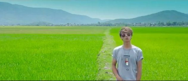 "Kể hết sao thành lời ôi chiến tranh nghiệt ngã. Giải mìn trên lúa mạ hàng triệu vạn ha".