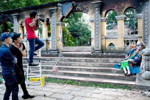 Mặc trên mình trang phục truyền thống, 9 cô gái phải thể hiện được niềm tự hào dân tộc, luôn nhớ đến cội nguồn của mình, đó cũng là ý nghĩa sâu sắc mà các giám khảo muốn thí sinh thể hiện được. Mặc trên mình trang phục truyền thống, 9 cô gái phải thể hiện được niềm tự hào dân tộc, luôn nhớ đến cội nguồn của mình, đó cũng là ý nghĩa sâu sắc mà các giám khảo muốn thí sinh thể hiện được.