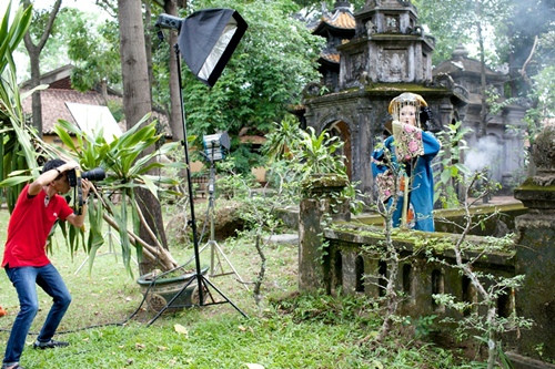 Các thí sinh được diện trên mình những bộ trang phục áo dài cách điệu, được sáng tạo theo phong cách hiện đại nhưng, thể hiện tinh thần, tâm hồn của người phụ nữ Việt ở thế kỷ mới. Ngoài ra, trong phần chụp hình lần này, các thí sinh sẽ tạo dáng, biểu cảm sao cho hài hòa với máy ảnh di chuyển để có được bức hình đẹp nhất. Các thí sinh được diện trên mình những bộ trang phục áo dài cách điệu, được sáng tạo theo phong cách hiện đại nhưng, thể hiện tinh thần, tâm hồn của người phụ nữ Việt ở thế kỷ mới. Ngoài ra, trong phần chụp hình lần này, các thí sinh sẽ tạo dáng, biểu cảm sao cho hài hòa với máy ảnh di chuyển để có được bức hình đẹp nhất.