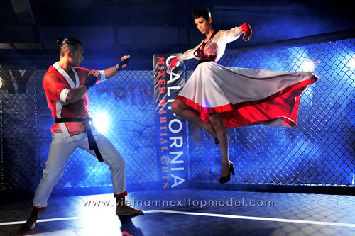 Minh Nguyệt quá tập trung diễn đôi mắt nhưng lại quên “mô phỏng” cơ thể để có sự hoàn hảo cho bức hình.