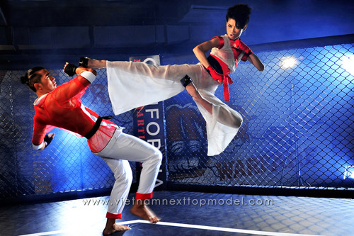 Kha Mỹ Vân thể hiện khá tốt ở phần cơ thể nhưng khuôn mặt chưa toát lên được nét đẹp của một người mẫu thời trang.