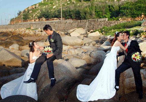 Cùng ngắm hình ảnh đẹp của Tấn Trường - Ngọc Liên. Cùng ngắm hình ảnh đẹp của Tấn Trường - Ngọc Liên.