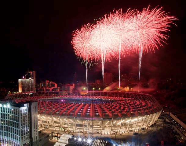 Bất chấp những ảnh hưởng của bất ổn chính trị, từ cuối tháng 3, hai nhà lãnh đạo chính phủ Ba Lan và Ukraine cho biết các bộ, ngành và toàn thể nhân dân hai nước đã và đang nỗ lực tối đa, chuẩn bị tốt nhất về khâu tổ chức và cơ sở vật chất, kỹ thuật mà trước hết là tám sân vận động, các khách sạn và nhà ga, sân bay... để phục vụ cho mục đích hàng đầu là tổ chức thành công vòng chung kết EURO 2012.