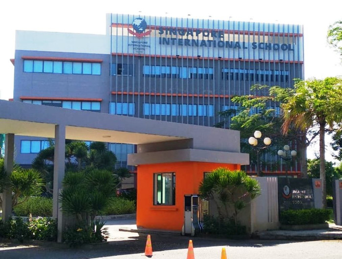 Phụ huynh bức xúc vì các khoản thu phí của Trường quốc tế Singapore tại Đà Nẵng. Phụ huynh bức xúc vì các khoản thu phí của Trường quốc tế Singapore tại Đà Nẵng.