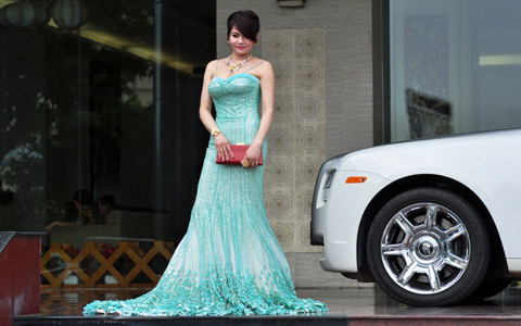 Không chỉ tài năng trong kinh doanh, nữ đại gia người Hà Tĩnh còn rất xinh đẹp và gợi cảm - (Ảnh: Ngọc Mẫn) Không chỉ tài năng trong kinh doanh, nữ đại gia người Hà Tĩnh còn rất xinh đẹp và gợi cảm - (Ảnh: Ngọc Mẫn)