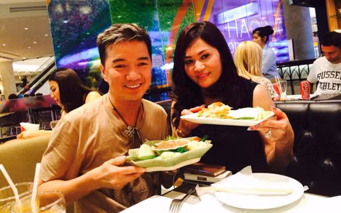 Anna Nguyễn với tình bạn thân thiết, ca sỹ Đàm Vĩnh Hưng. Mr Đàm đã tặng kịch bản đám cưới của mình cho nữ đại gia Nguyễn Thị Liễu.