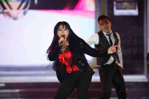 Ngọc Ánh vẫn nhảy rất sung sức trên sân khấu.