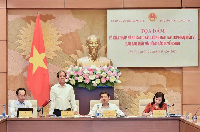 Bộ trưởng Nguyễn Kim Sơn phát biểu tại toạ đàm 3.jpg