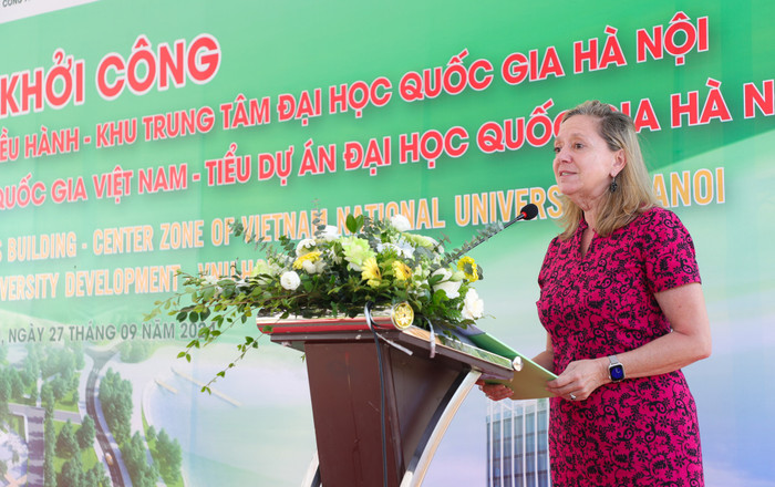 Đại diện Ngân hàng Thế giới, bà Mariam J. Sherman, Giám đốc Quốc gia Ngân hàng Thế giới tại Việt Nam, Campuchia và Lào bày tỏ sự vui mừng khi một trong những công trình thuộc Dự án “Phát triển các đại học quốc gia Việt Nam - Tiểu dự án Đại học Quốc gia Hà Nội” (Dự án World Bank) do Ngân hàng Thế giới cấp vốn tín dụng được khởi công xây dựng 3.jpg