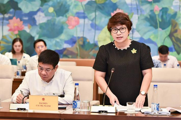 Vụ trưởng Vụ Giáo dục Đại học, Bộ Giáo dục và Đào tạo Nguyễn Thu Thuỷ báo cáo tại toạ đàm 2.jpg