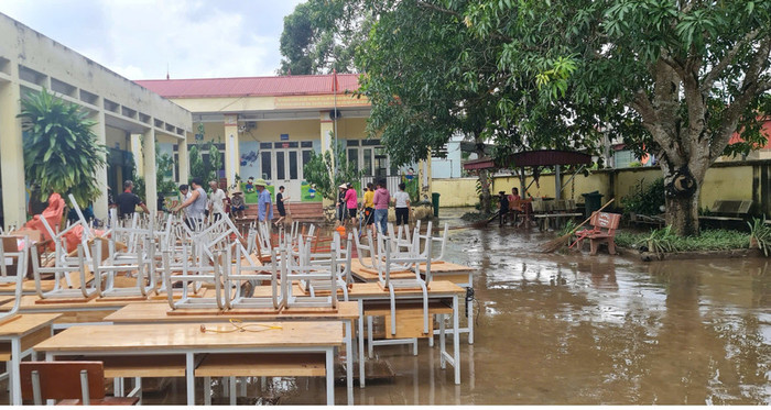 Nhiều trường học trên địa bàn huyện Lục Nam (tỉnh Bắc Giang) còn bị ngập nước, chưa đón học sinh đến trường ngày 10/9 (ảnh: nguồn Báo Giáo dục thời đại) 1.jpg