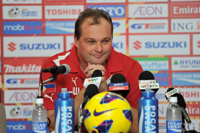 HLV Michael Weiss rất tự tin trước cuộc đối đầu với Myanmar tối nay. HLV Michael Weiss rất tự tin trước cuộc đối đầu với Myanmar tối nay.