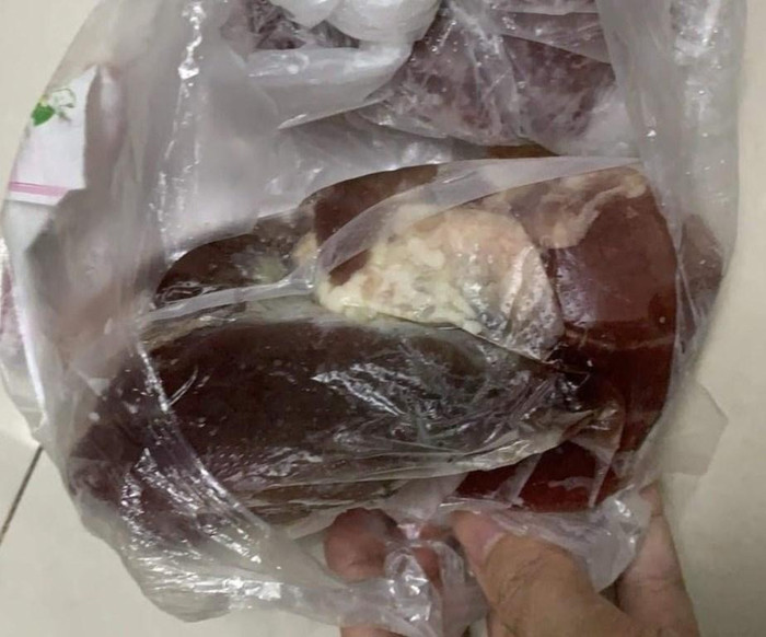 Người dân phản ánh mua phải thịt đã ôi thiu, bốc mùi trên trang “Quản lý đô thị Đà Nẵng: Tiện nghi - Xanh – Sạch – Đẹp". (Ảnh từ facebook của trang).