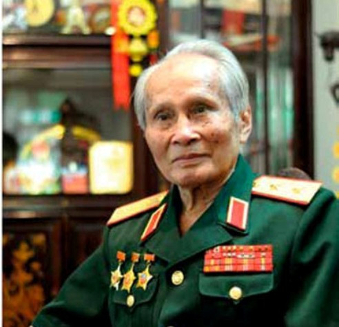 Trung tướng Nguyễn Quốc Thước Nguyễn Quốc Thước, Nguyên Tư lệnh Quân khu IV, đại biểu Quốc hội các khóa VIII, IX, X