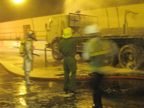 Hàng chục y tá, nhân viên cứu hộ đã sơ cấp cứu các nạn nhân bị thương, ngất xỉu do ngộp khói đồng thời nhanh chóng hướng dẫn, sơ tán những nạn nhân gặp nạn ra ngách hầm thoát hiểm để bảo toàn tính mạng. Hàng chục y tá, nhân viên cứu hộ đã sơ cấp cứu các nạn nhân bị thương, ngất xỉu do ngộp khói đồng thời nhanh chóng hướng dẫn, sơ tán những nạn nhân gặp nạn ra ngách hầm thoát hiểm để bảo toàn tính mạng.