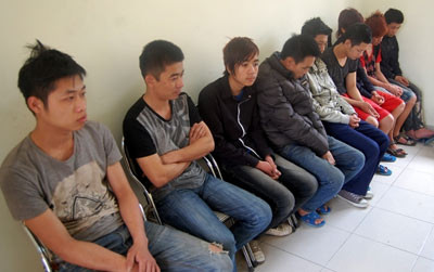 Truy tìm kẻ trốn nã, phát hiện cả "kho" vũ khí trong trang trại ảnh 4 “Kho” vũ khí trong trang trại của kẻ trốn nã, An ninh - Hình sự, kho vu khi, vu khi, tron truy na, tron na, vu an, canh giac, bao, bao cong an, bao an ninh