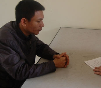 Truy tìm kẻ trốn nã, phát hiện cả "kho" vũ khí trong trang trại ảnh 1 “Kho” vũ khí trong trang trại của kẻ trốn nã, An ninh - Hình sự, kho vu khi, vu khi, tron truy na, tron na, vu an, canh giac, bao, bao cong an, bao an ninh